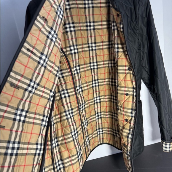 Burberry Diamond Quilted Thermoregulated Jacket. - Picture 6 of 8